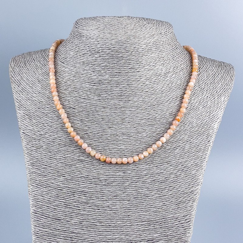 Náhrdelník z přírodního selenitu – hladké kuličky, průměr 4,5 mm, délka 48 cm +