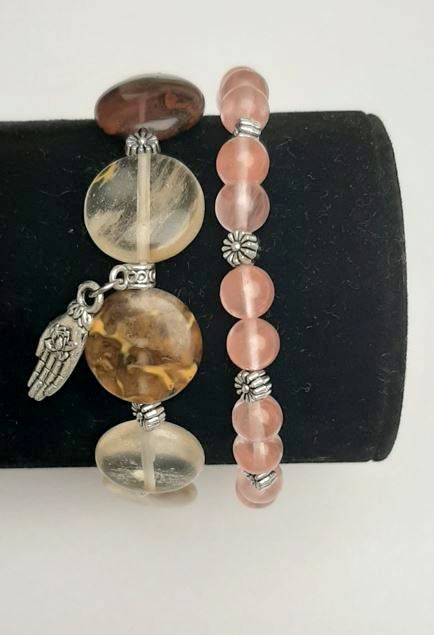 Sada náramků z chalcedonu, průměr hladké kuličky 6,5 mm, průměr korálku 15 mm, se stříbrnými vložkami na elastické šňůrce, délka 18 cm+