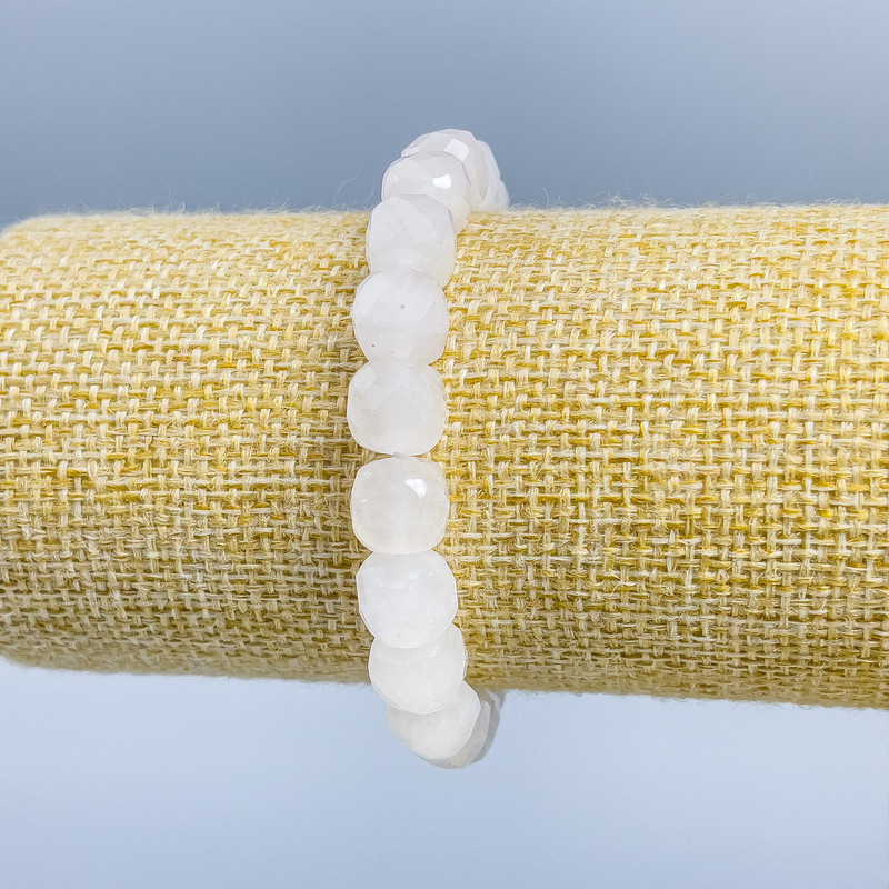 Náramek z horského křišťálu brusovaný kubický korálek, průměr 9×9 mm, délka 18 cm (elastický)