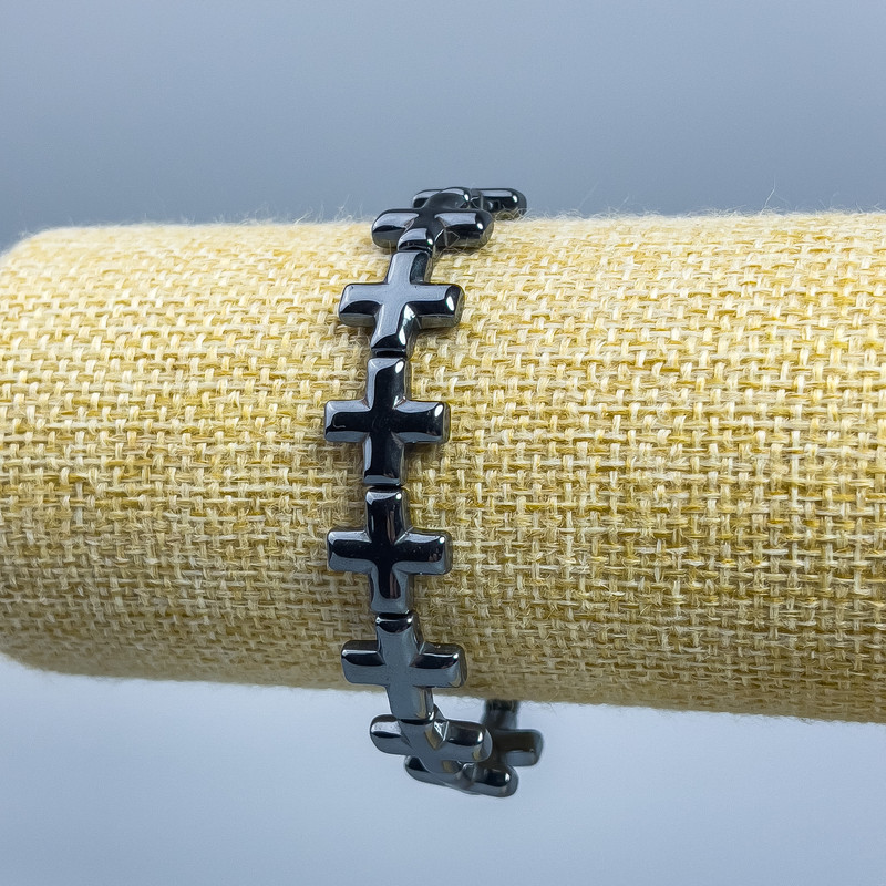 Náramek hematit Kříž, průměr 12,5×12,5×4 mm ±, délka 18 cm (elastický)