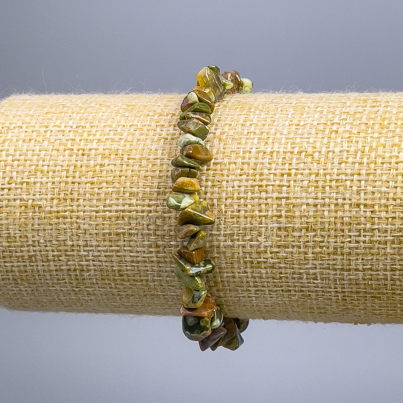 Náramek z pestrého jaspisu, drobné fragmenty, průměr 8×3 mm, délka 18 cm (elastický)