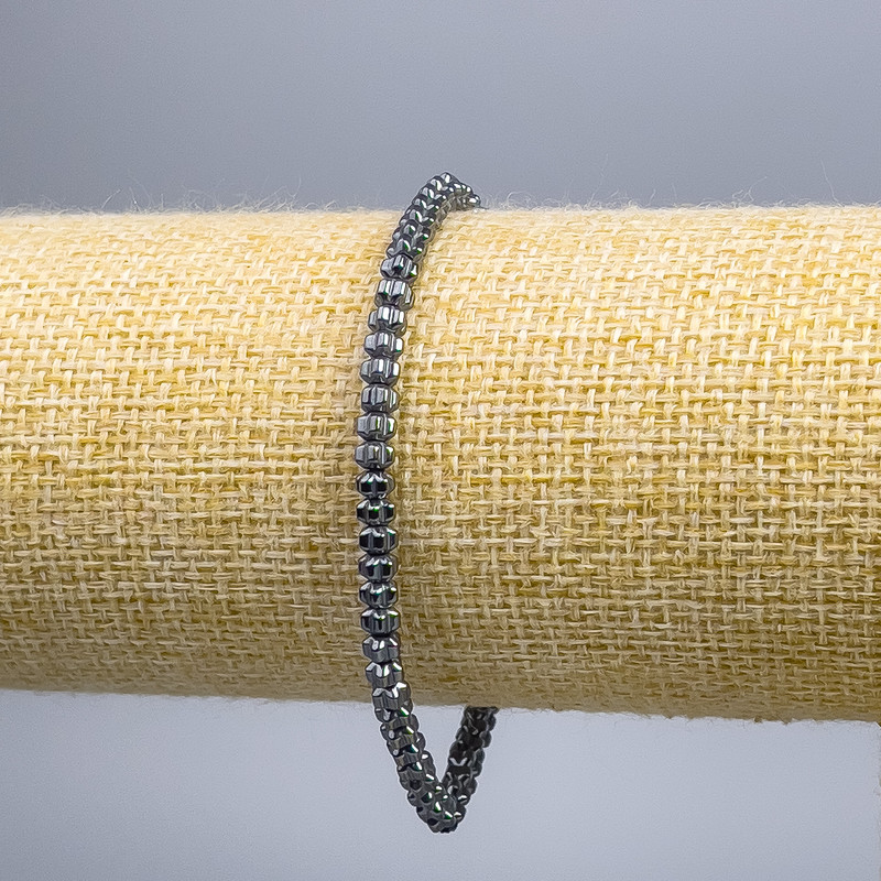 Náramek z hematitu Květka, průměr 4×3 mm, délka 18 cm (roztahovací)