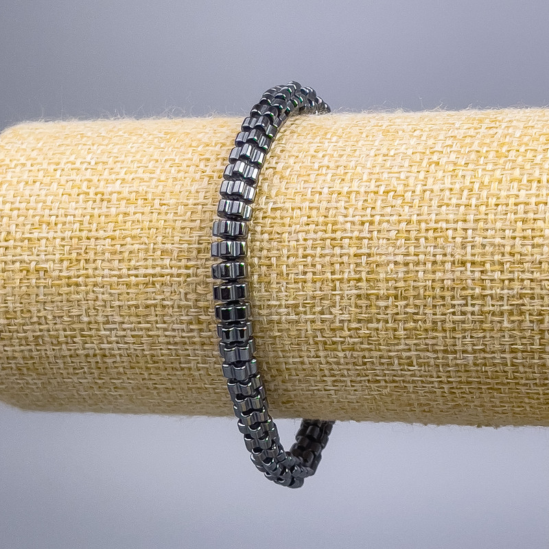 Náramek hematit Květina, průměr 6×3 mm, délka 18 cm (elastický)