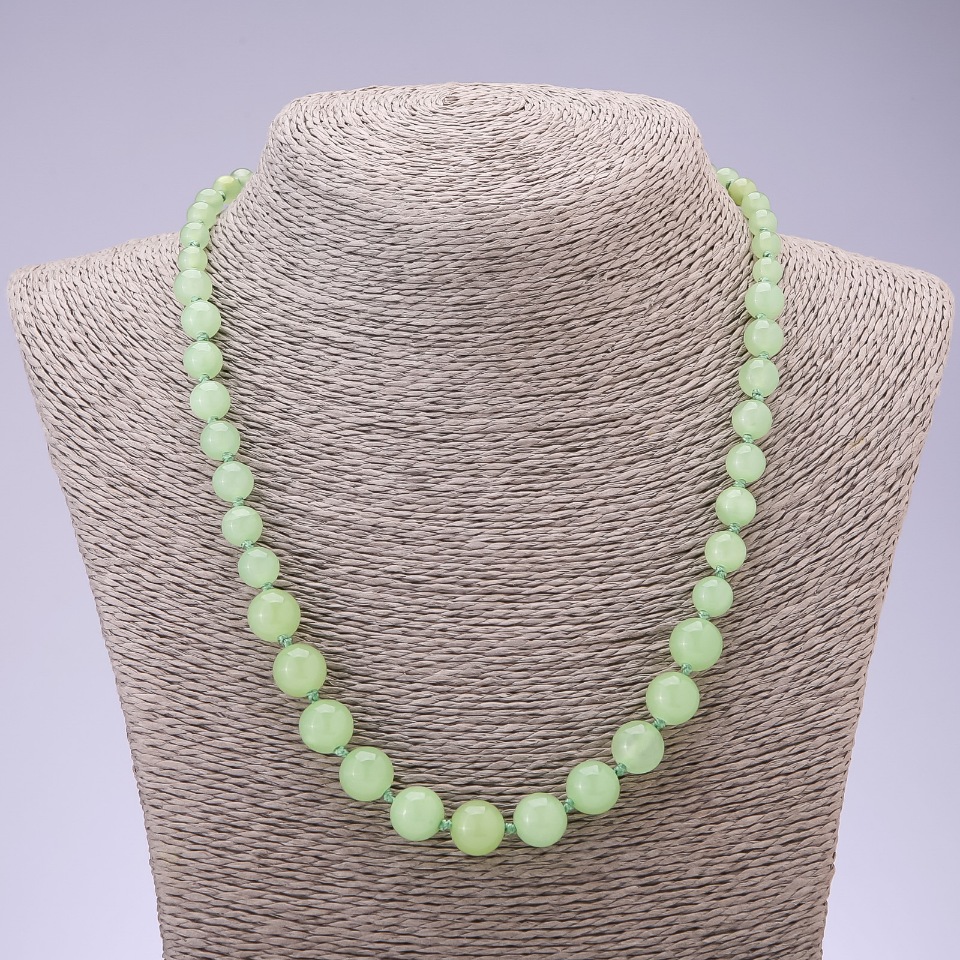 Náhrdelník z onyxu, průměr 6–10 mm, délka 47 cm, uzlové navlékání