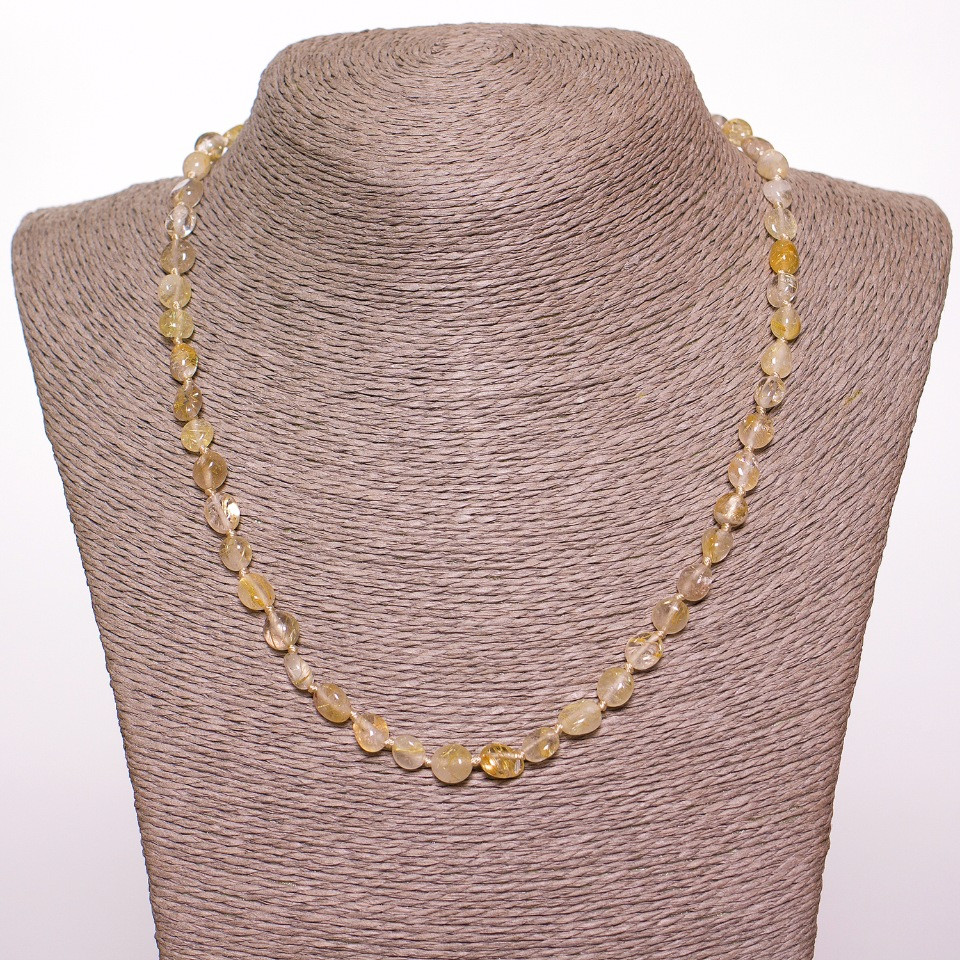 Náhrdelník z přírodního křemene 'Vlásený' oválný, s povrchovou úpravou jemného broušení do facety a s 'bílým zlatem', průměr 6 mm, délka 50 cm