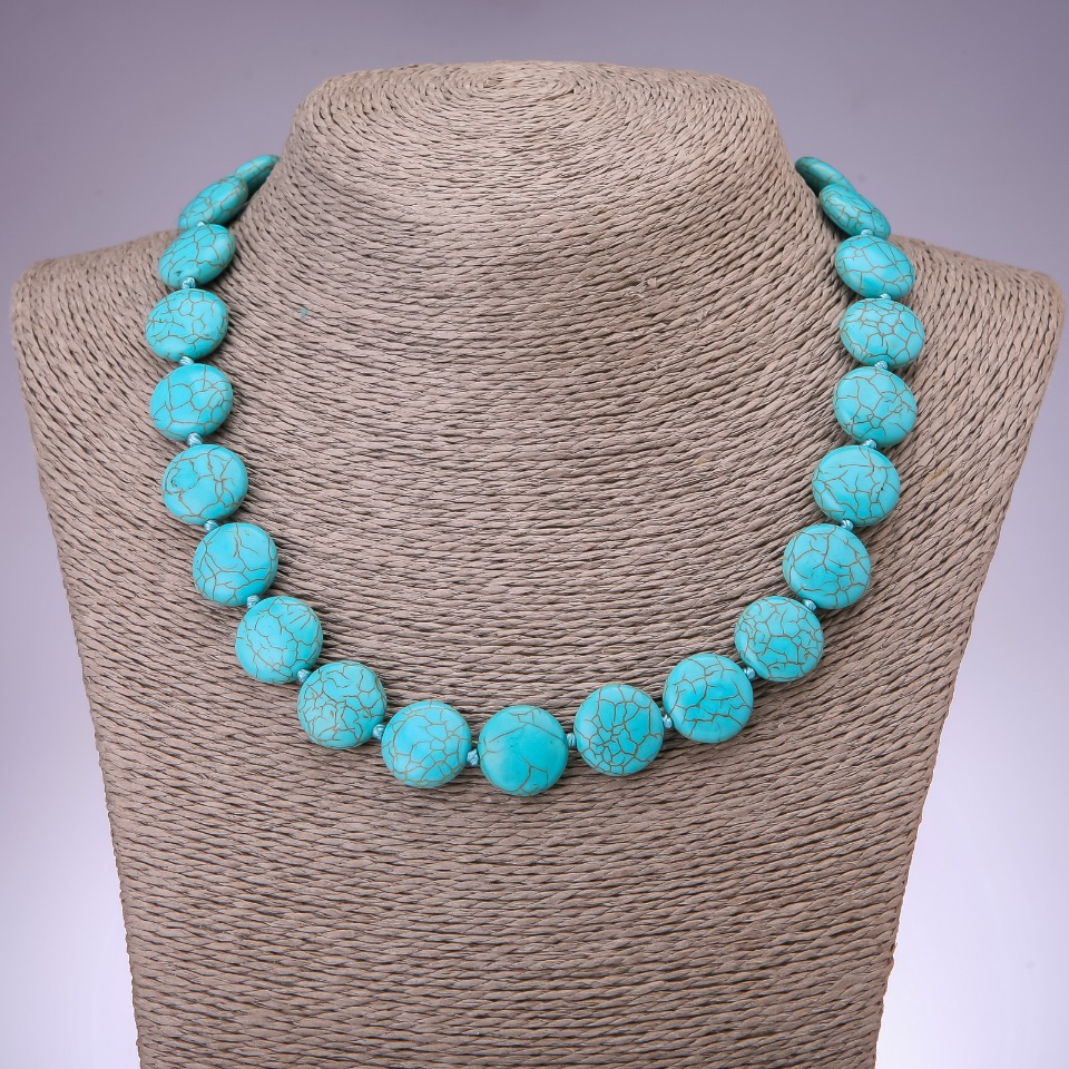 Náhrdelník z tyrkysu se žilkami – korálky ve tvaru mince o průměru 17,5 mm, délka 45 cm