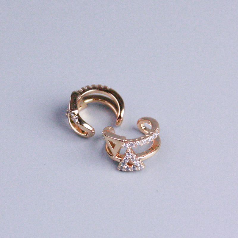 Dvojitý kaf Xuping s pozlacením 18K, bílé kamínky, trojúhelník 10×5 mm +