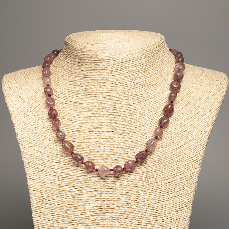 Náhrdelník z jahodového křemene, brusované korálky, průměr 11×9–8×7 mm ±, délka 46 cm ±