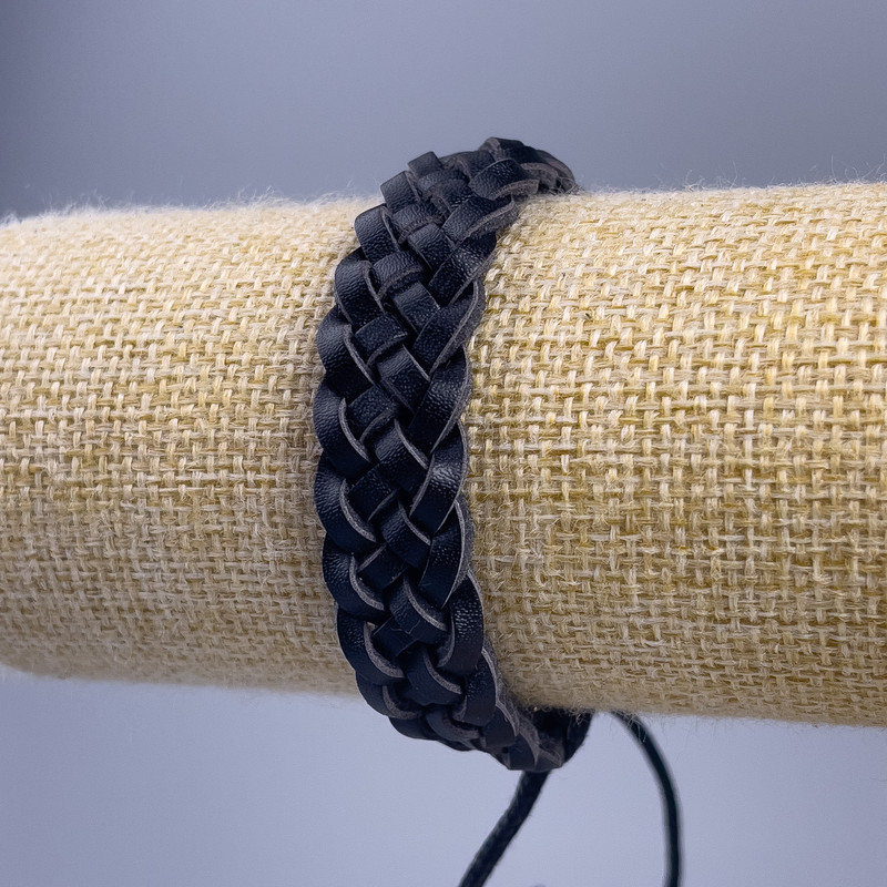 Náramek, délka 18–25 cm, tloušťka 14 mm, eko kůže, černá, na stažení