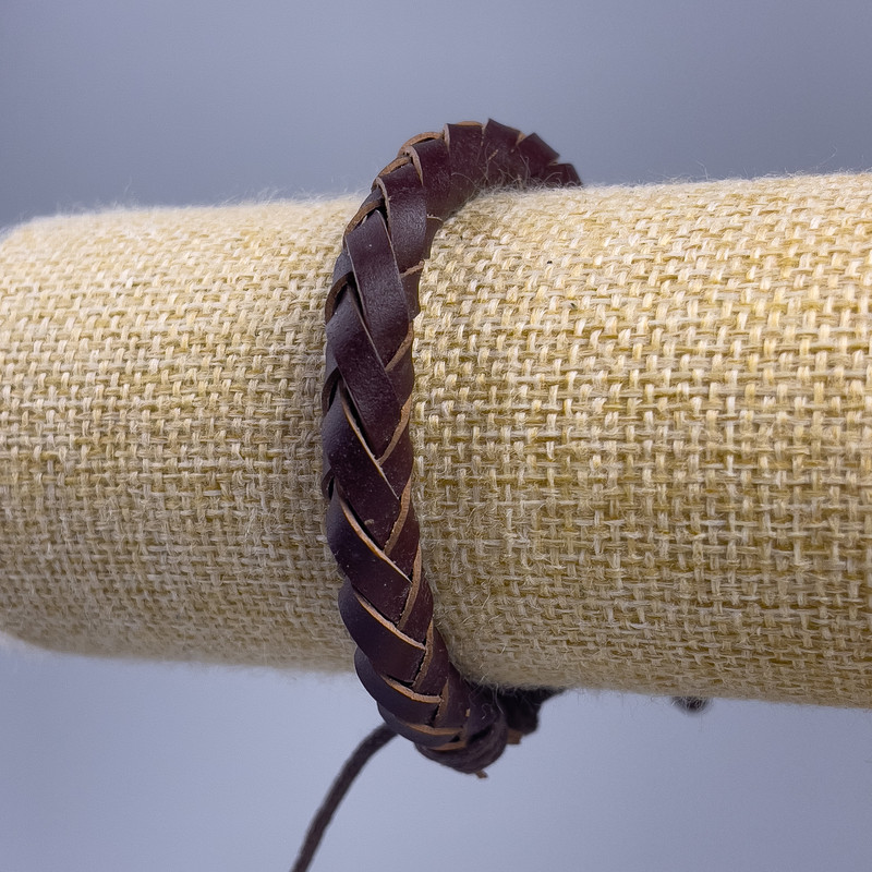 Náramek, délka 18–25 cm, tloušťka 7 mm, eko kůže, barva hnědá, na stažení