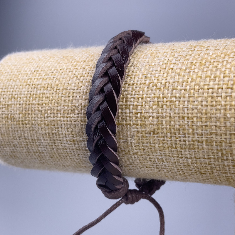 Náramek, délka 18–25 cm, tloušťka 10 mm, eko kůže, barva hnědá, na stažení