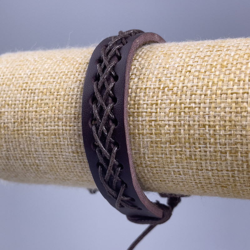 Náramek, délka 18–25 cm, tloušťka 14 mm, eko kůže, barva hnědá, na stažení