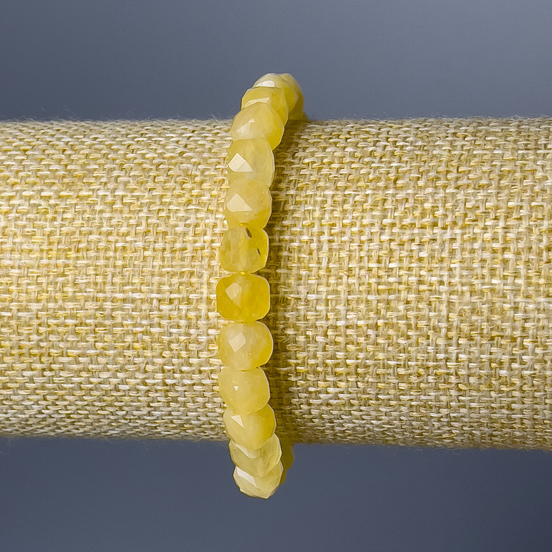 Náramek z přírodního citrínu, broušené kubíky, průměr cca 7 mm, délka 18 cm (elastický)