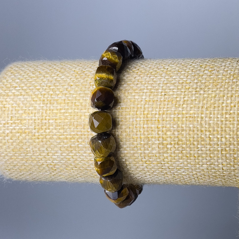 Náramek z tygřího oka z přírodního kamene, broušené kostky, průměr 8,5 mm, délka 18 cm (elastický)