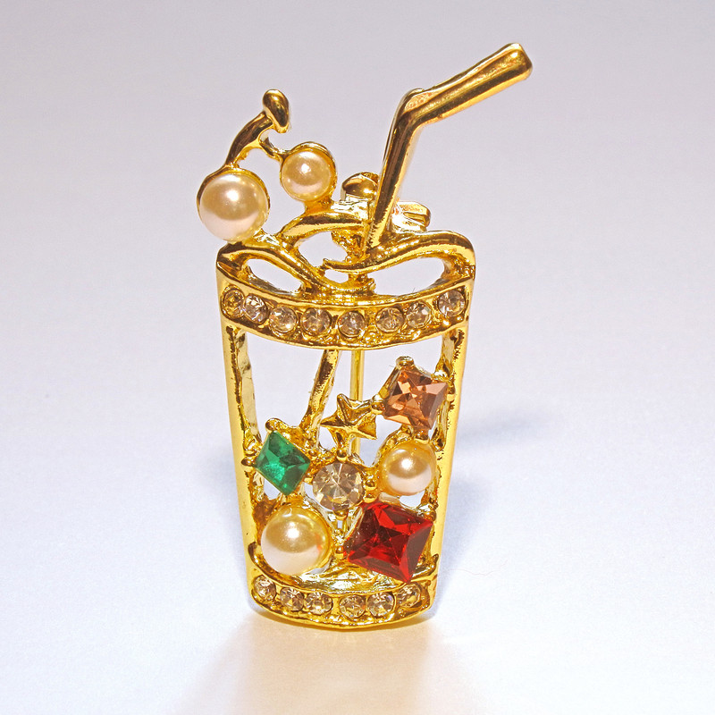 Brož Koktejl – různobarevné štrasové kameny a korálky, zlatý kov, 15×35 mm